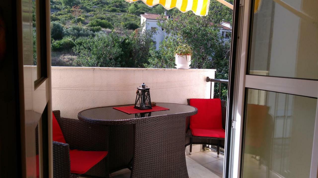 Apartment Tatjana Βις Εξωτερικό φωτογραφία