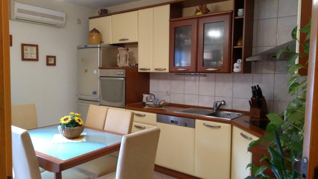 Apartment Tatjana Βις Εξωτερικό φωτογραφία